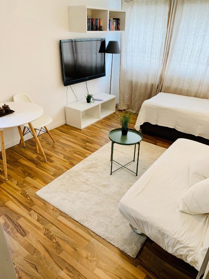 Top Renoviertes Apartement In Bester Lage Von Homburg- 5 Fussminuten Zur Uniklinik Homburg  Exterior foto
