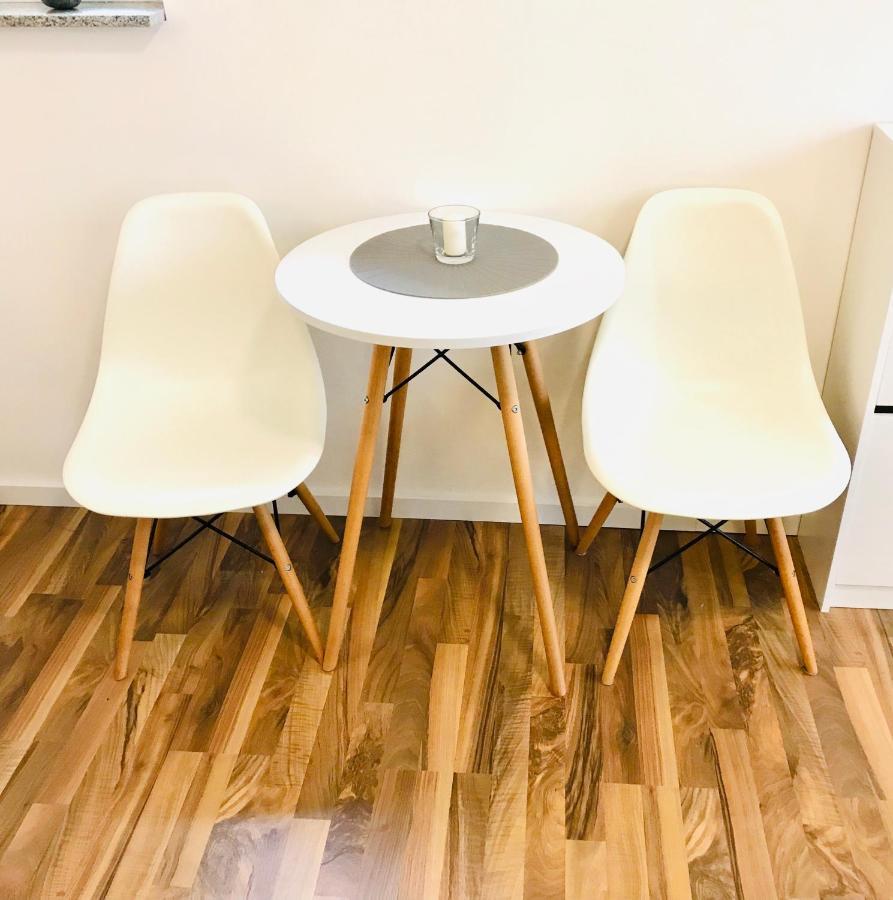 Top Renoviertes Apartement In Bester Lage Von Homburg- 5 Fussminuten Zur Uniklinik Homburg  Exterior foto