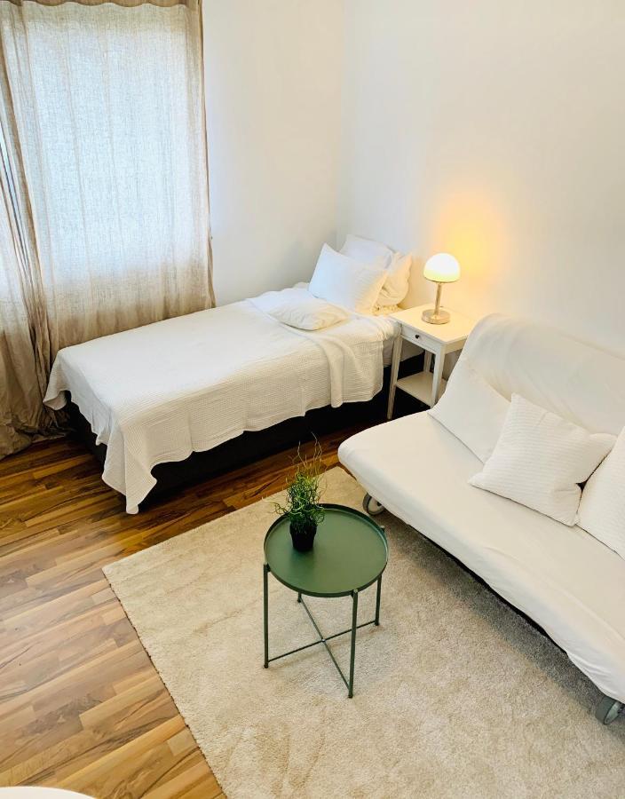 Top Renoviertes Apartement In Bester Lage Von Homburg- 5 Fussminuten Zur Uniklinik Homburg  Exterior foto